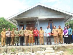 Wabup Bangka Barat Serahkan Bantuan RTLH kepada Warga Desa Cupat