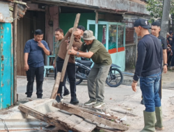 Saluran Tersumbat, Wabup Bangka Barat Turun Langsung Keruk Bandar di Mentok