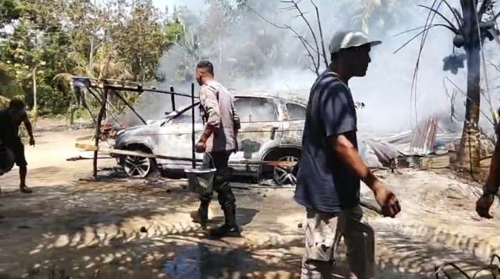 Rumah beserta seluruh isinya dan Satu unit mobil Honda CR-V hangus terbakar. 