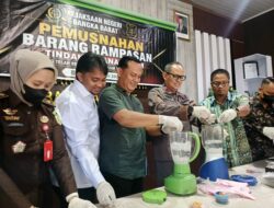 Kejari Bangka Barat Musnahkan Barang Bukti 50 Perkara Berkekuatan Hukum Tetap