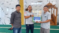 PT Timah Salurkan Bantuan untuk Masjid Baiturrahman di Bangka Barat