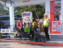Polres Bangka Barat Pantau Antrean BBM di SPBU, Cegah Pengisian Berulang