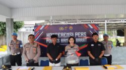 Caption : Kapolres Bangka Barat AKBP Helen Simanjuntak saat konferensi pers pengungkapan penimbunan BBM bersubsidi jenis solar di Kecamatan Mentok, Rabu (22/7/2026).