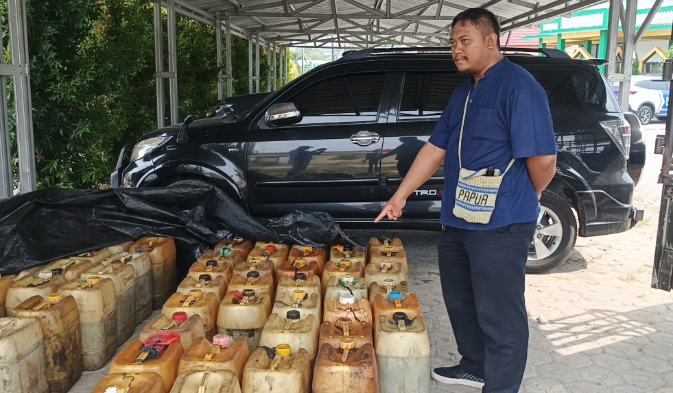 70 Jerigen berisi Bahan Bakar Minyak jenis Solar, yang ditangkap Polres Bangka Barat.