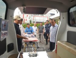 Penyerahan Ambulans dari PT Timah untuk Warga Temberan, Mudahkan Akses Layanan Kesehatan