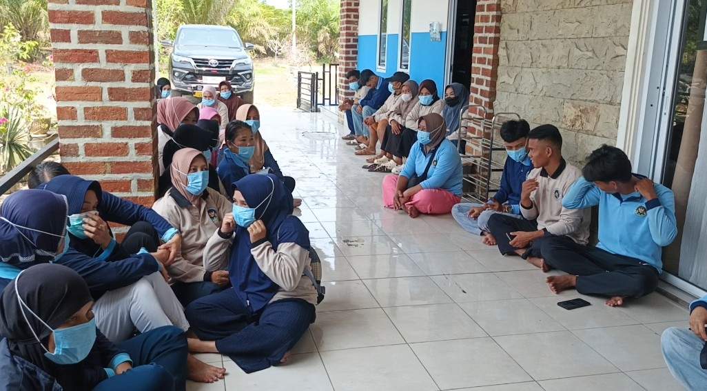 Caption : Para relawan Satuan Pelayanan Program Gizi (SPPG) Sekar Biru 2, Kecamatan Parittiga, Bangka Barat. Senin (31/8/2026). (Babelhits.com)