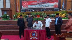 Caption : Penandatanganan dan penyerahan Kebijakan Umum Anggaran dan Prioritas Plafon Anggaran Sementara (KUA-PPAS) APBD Tahun Anggaran 2027, dalam Rapat Paripurna DPRD Bangka Barat di Gedung Mahligai Betason, Jumat (14/8/2026).