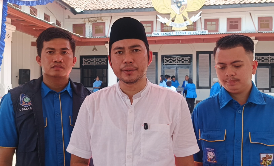 Ketua DPD Komite Nasional Pemuda Indonesia (KNPI) Provinsi Kepulauan Bangka Belitung, Zamzani (tengah).