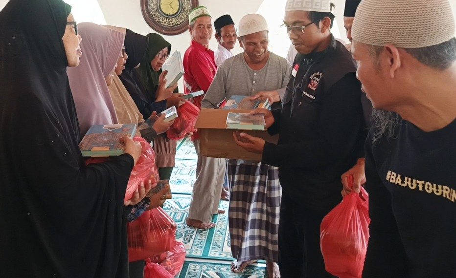 Biker Muslim Babel (BMB), berbagai saat Touring Dakwah Sosial menuju Pantai Siangau, Kecamatan Parittiga, Kabupaten Bangka Barat, Kepulauan Bangka Belitung, Sabtu (12/9/2026) siang.