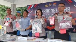 Jajaran Polres Bangka Barat gelar Konferensi pers pengungkapan sejumlah kadus narkoba dan penyelundupan timah di wilayah hukumnya. (Babelhits.com).